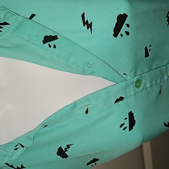 Small Sleeveless Button Down - Picture 2 of 2